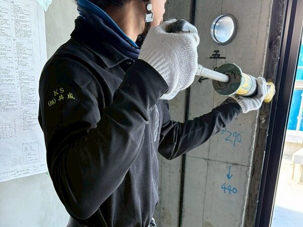 LINE_ALBUM_サッシ埋め_251222_18